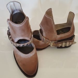 Freebird Blade Taupe Booties Size 10